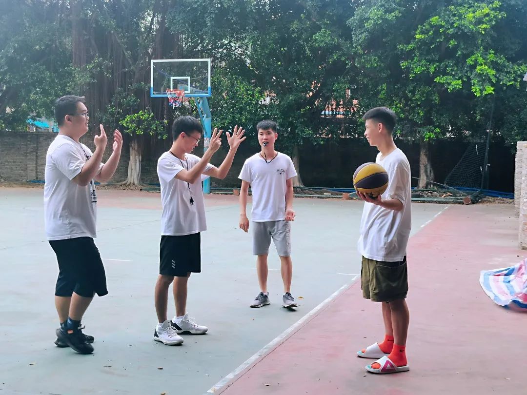 籃球講解規(guī)則詳細(xì)介紹_籃球講解規(guī)則詳細(xì)視頻_籃球場(chǎng)規(guī)則詳細(xì)講解