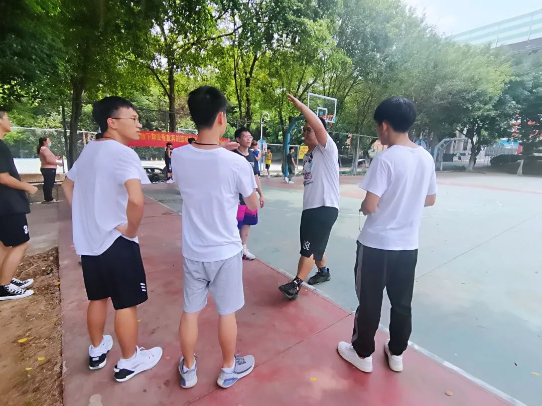 籃球場(chǎng)規(guī)則詳細(xì)講解_籃球講解規(guī)則詳細(xì)視頻_籃球講解規(guī)則詳細(xì)介紹
