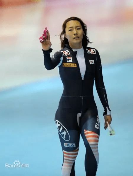 歷史第一速度滑冰運動員_滑冰運動員的速度_我國速度滑冰的名人
