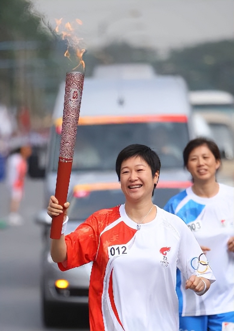 舉重女運(yùn)動(dòng)員冠軍_舉重女子冠軍名字叫什么_女子舉重冠軍叫啥名字啊